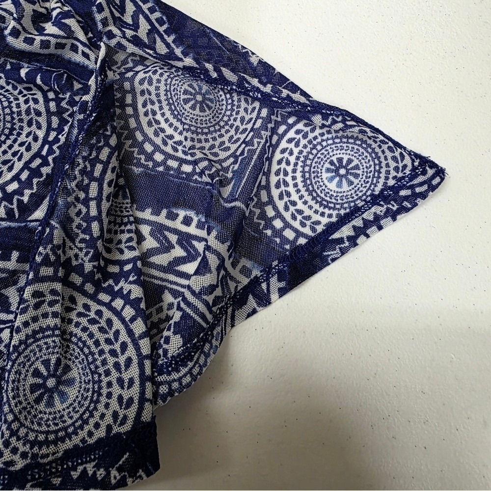 Chico's Deep Blue & White Medallion Print Top Size 3 XL Lined Scoop Neck Boho - Picture 4 of 9